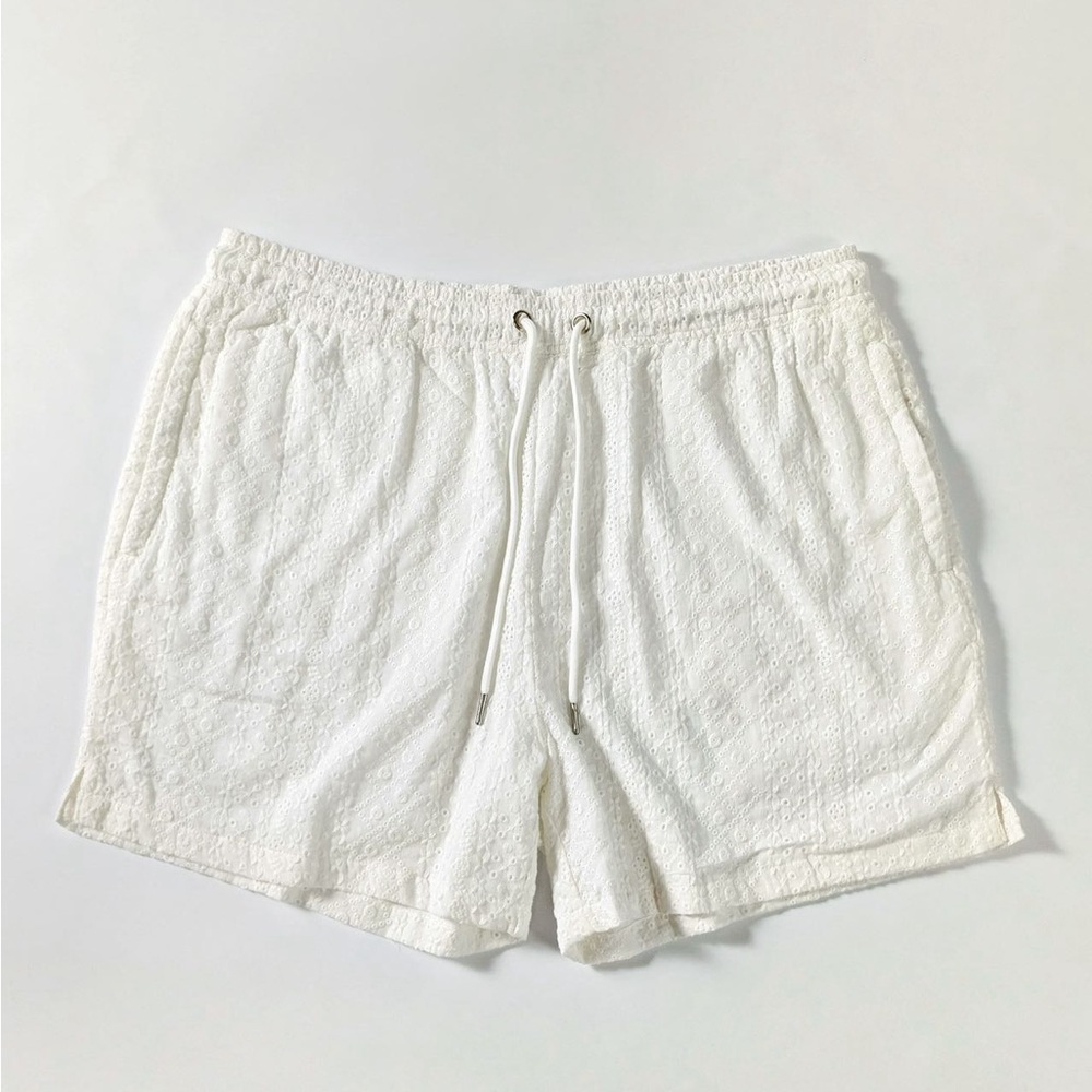 NWOT Common Touch Men’s White Lace Shorts size M